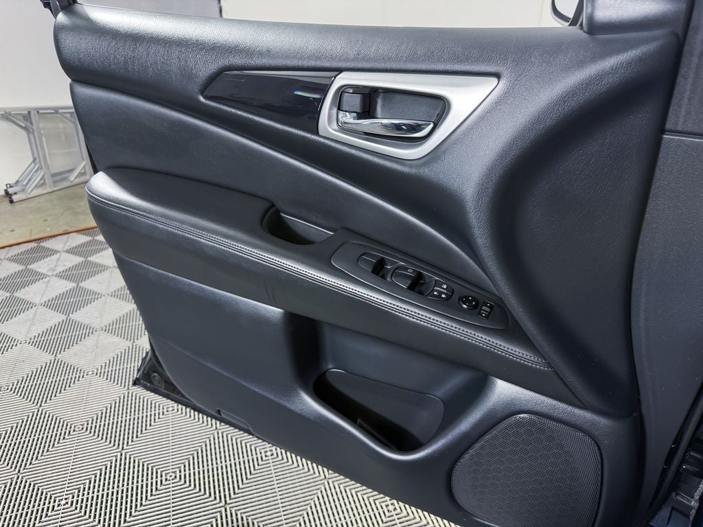 2020 Nissan Pathfinder S