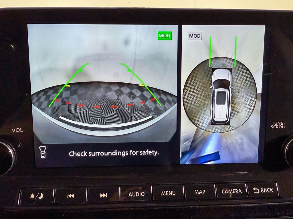 2024 Nissan Pathfinder SL