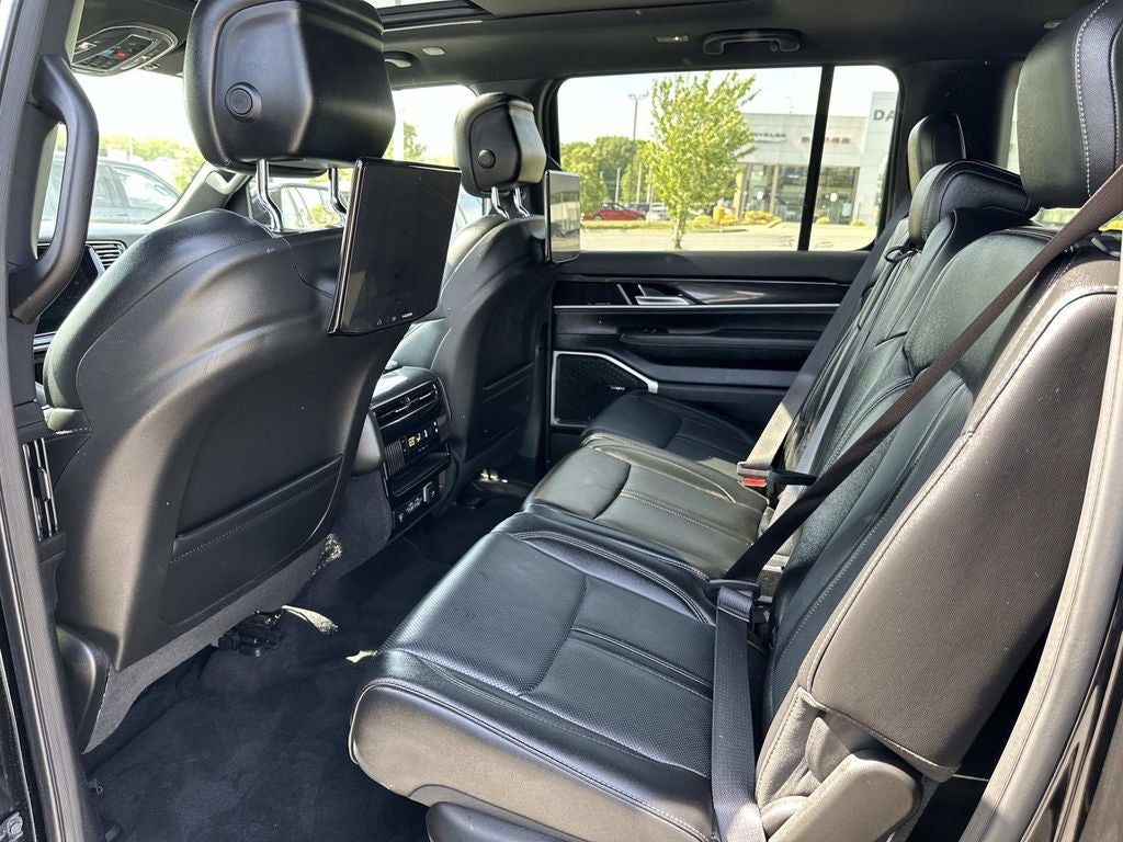 2023 Jeep Wagoneer L Base