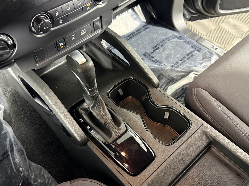 2023 Nissan Frontier SV Midnight Edition