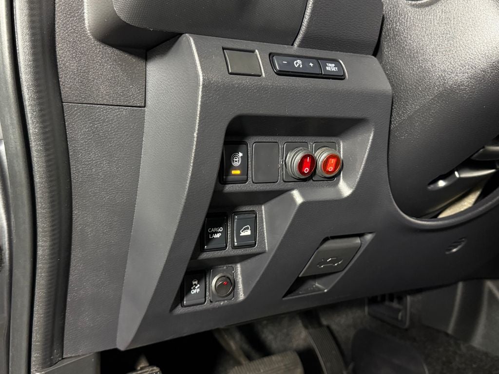 2023 Nissan Frontier SV Midnight Edition