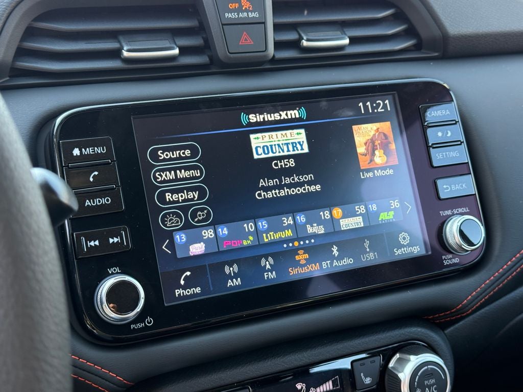 2025 Nissan Versa 1.6 SR