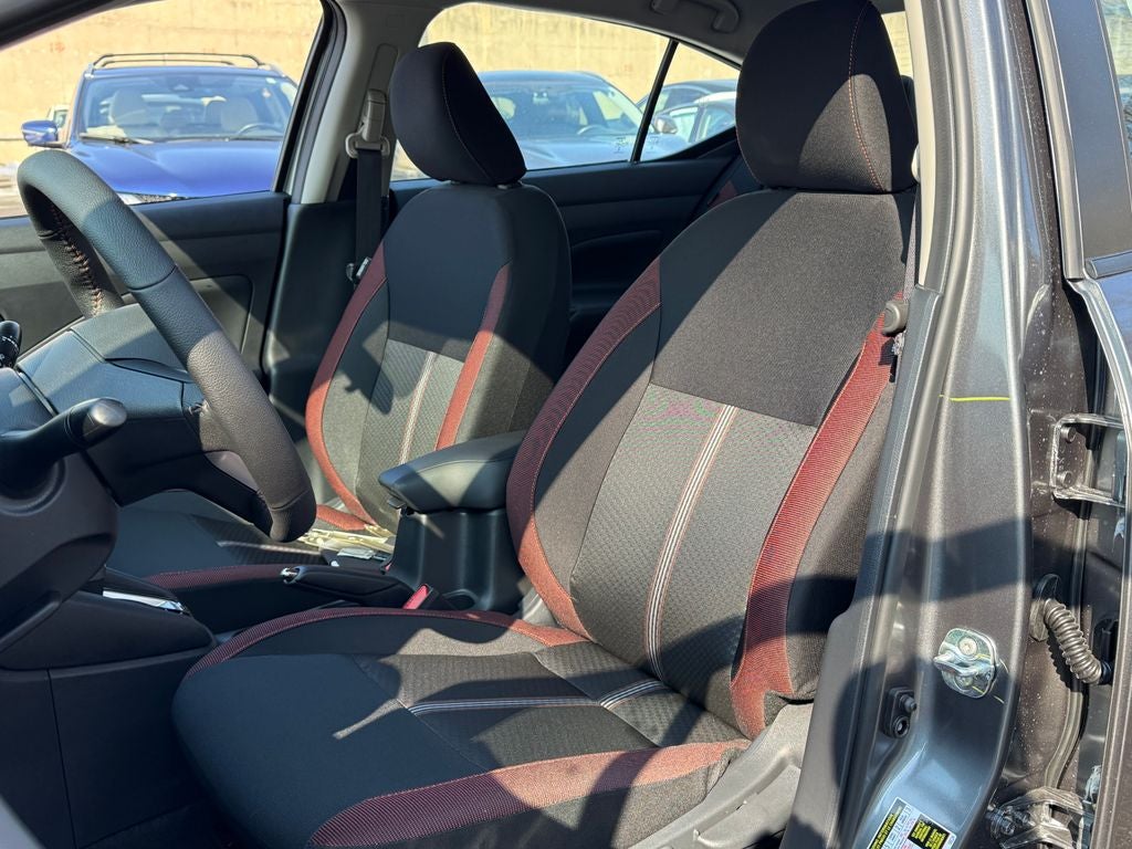 2025 Nissan Versa 1.6 SR