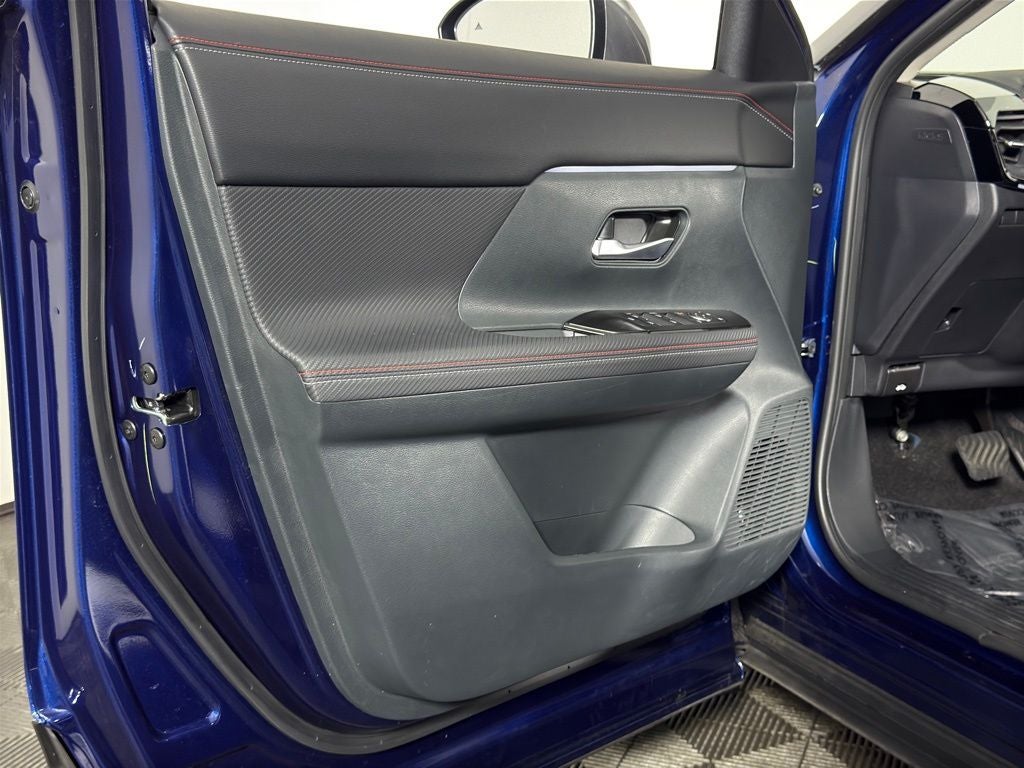 2025 Nissan Kicks SR Nissan Certified