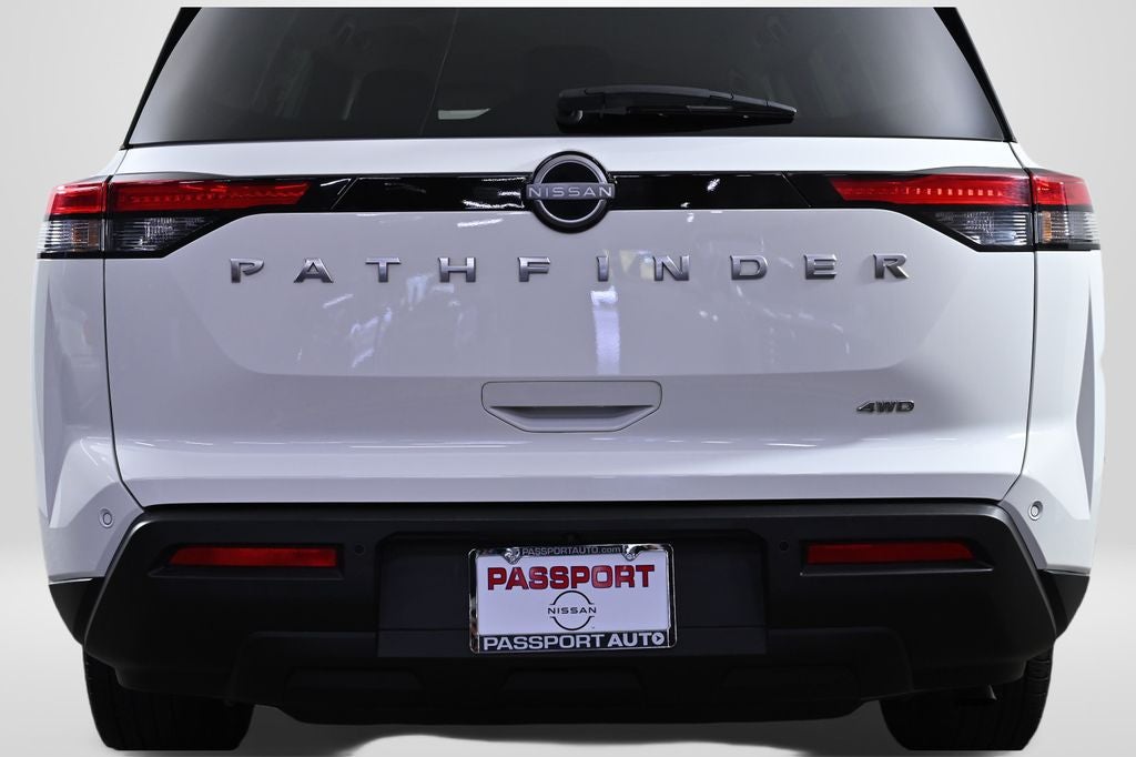 2025 Nissan Pathfinder SV