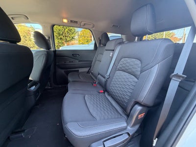 2023 Nissan Pathfinder SV