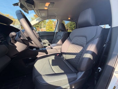2023 Nissan Pathfinder SV