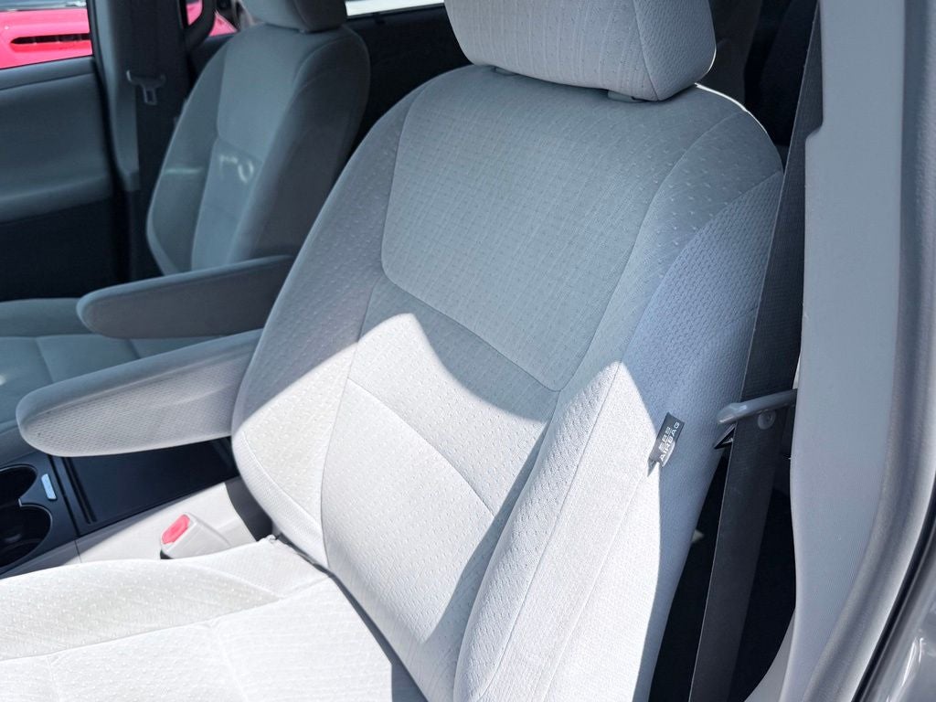 2015 Toyota Sienna LE 8 Passenger