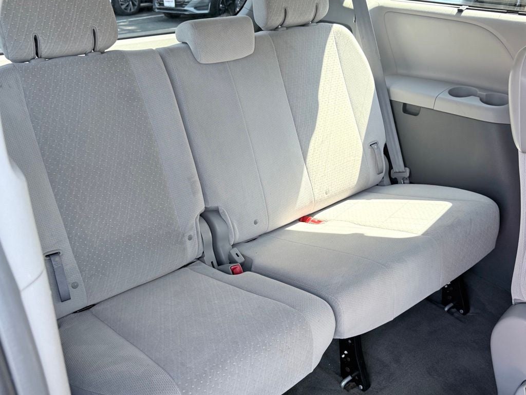2015 Toyota Sienna LE 8 Passenger