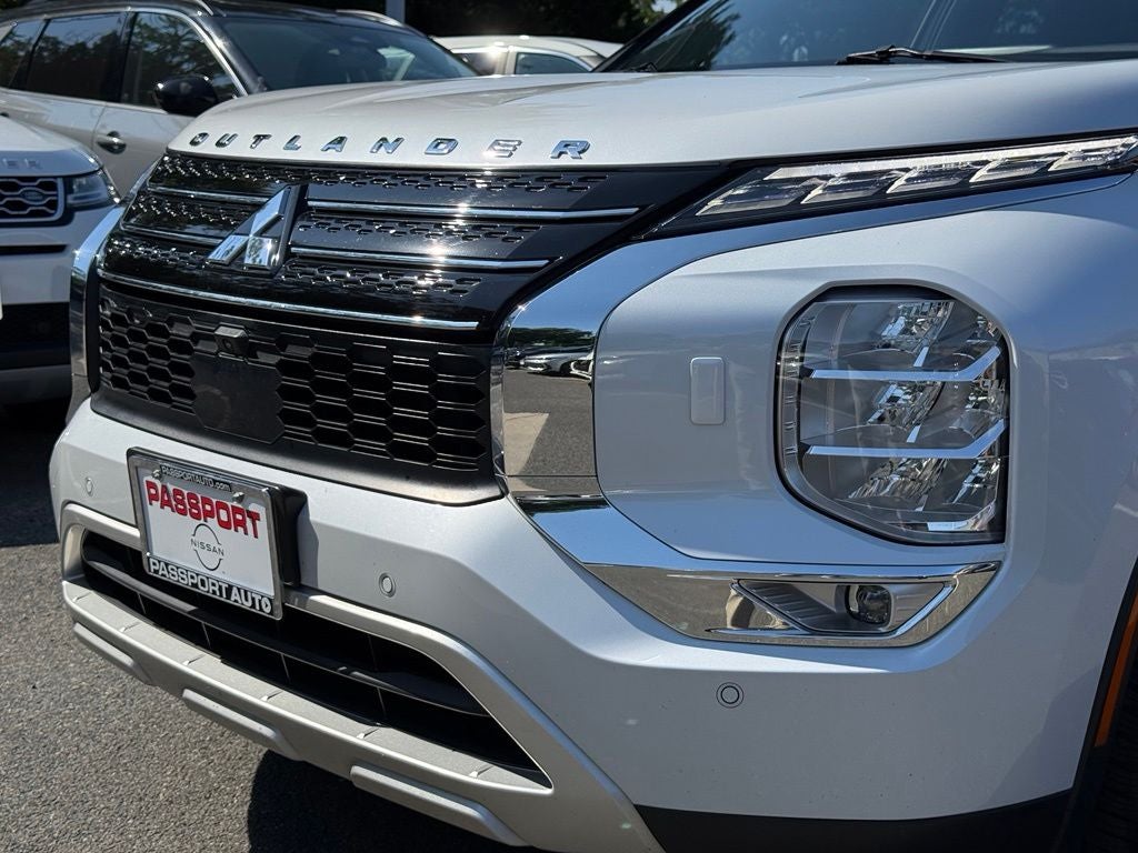 2023 Mitsubishi Outlander SE