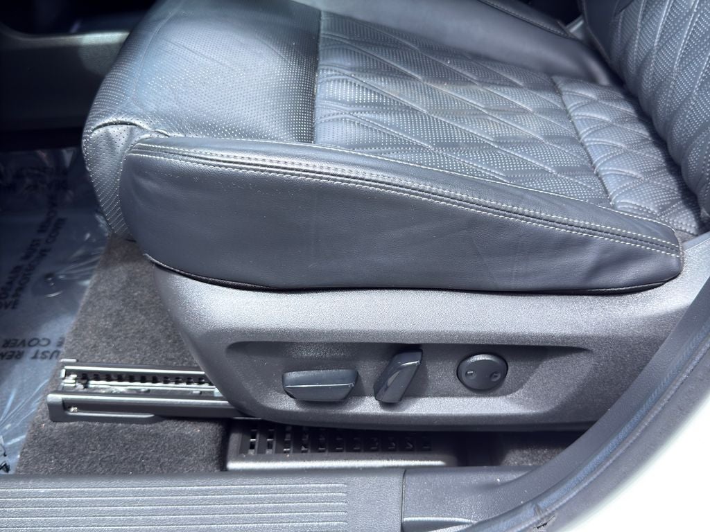 2023 Nissan Rogue Platinum Certified Select