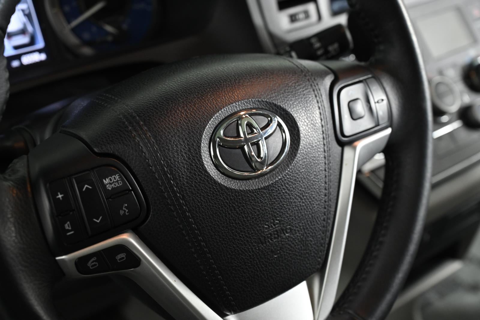 2017 Toyota Sienna XLE 8-Passenger