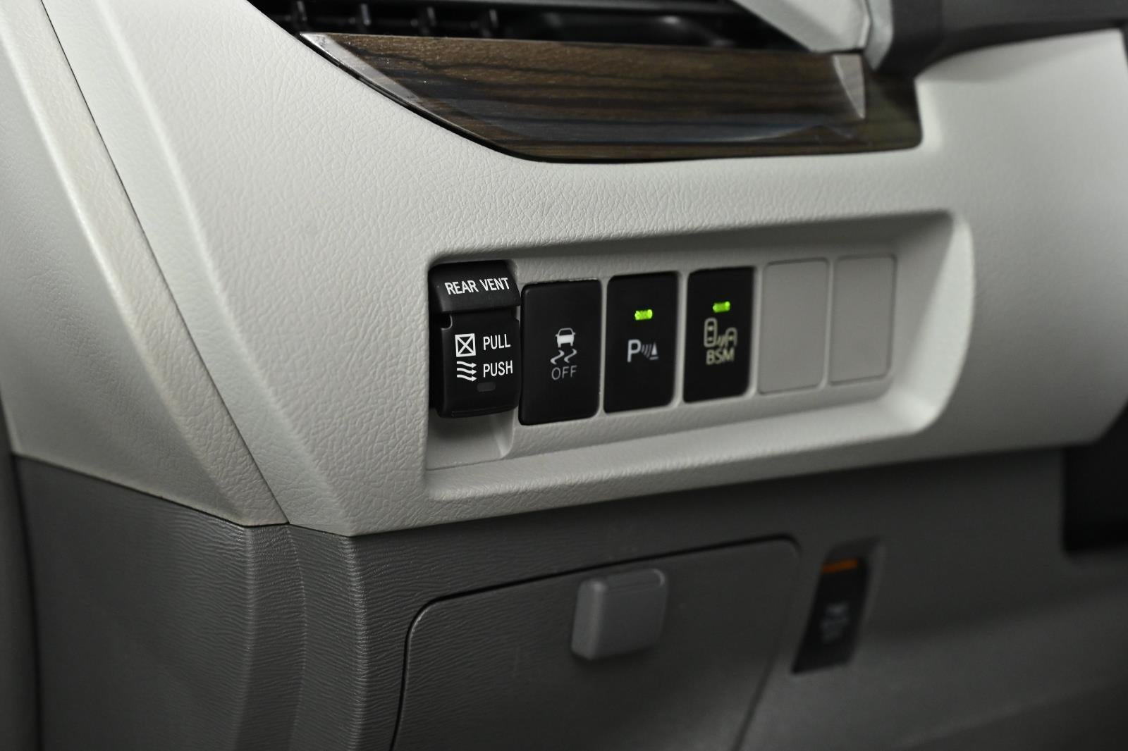 2017 Toyota Sienna XLE 8-Passenger