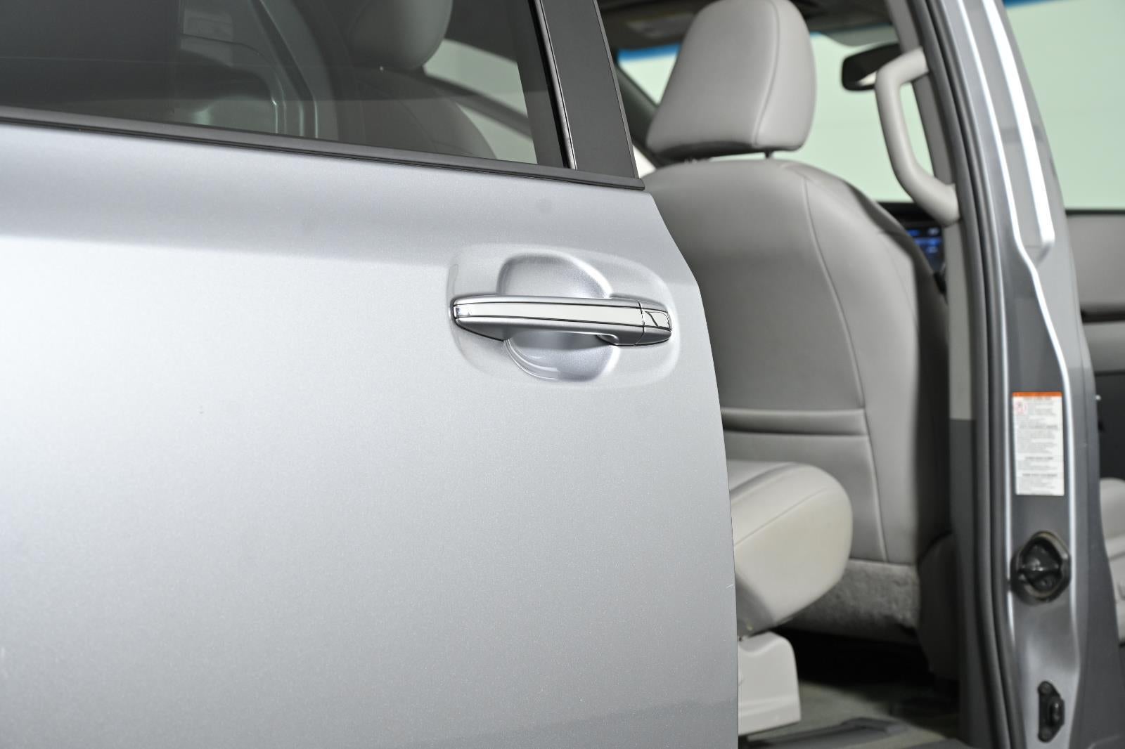 2017 Toyota Sienna XLE 8-Passenger