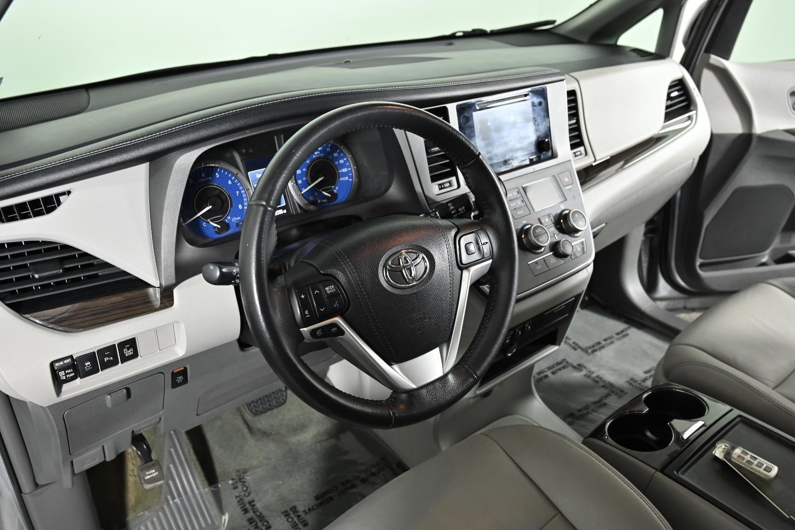 2017 Toyota Sienna XLE 8-Passenger