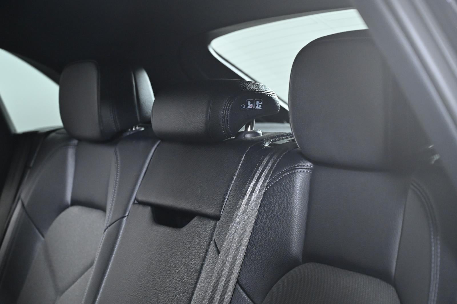 2022 Porsche Macan AWD