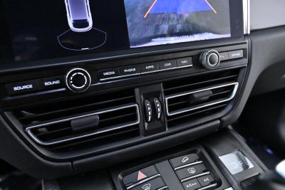 2021 Porsche Macan AWD