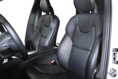 2022 Volvo XC90 Momentum