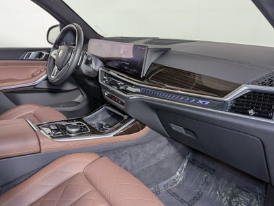 2025 BMW X7 xDrive40i