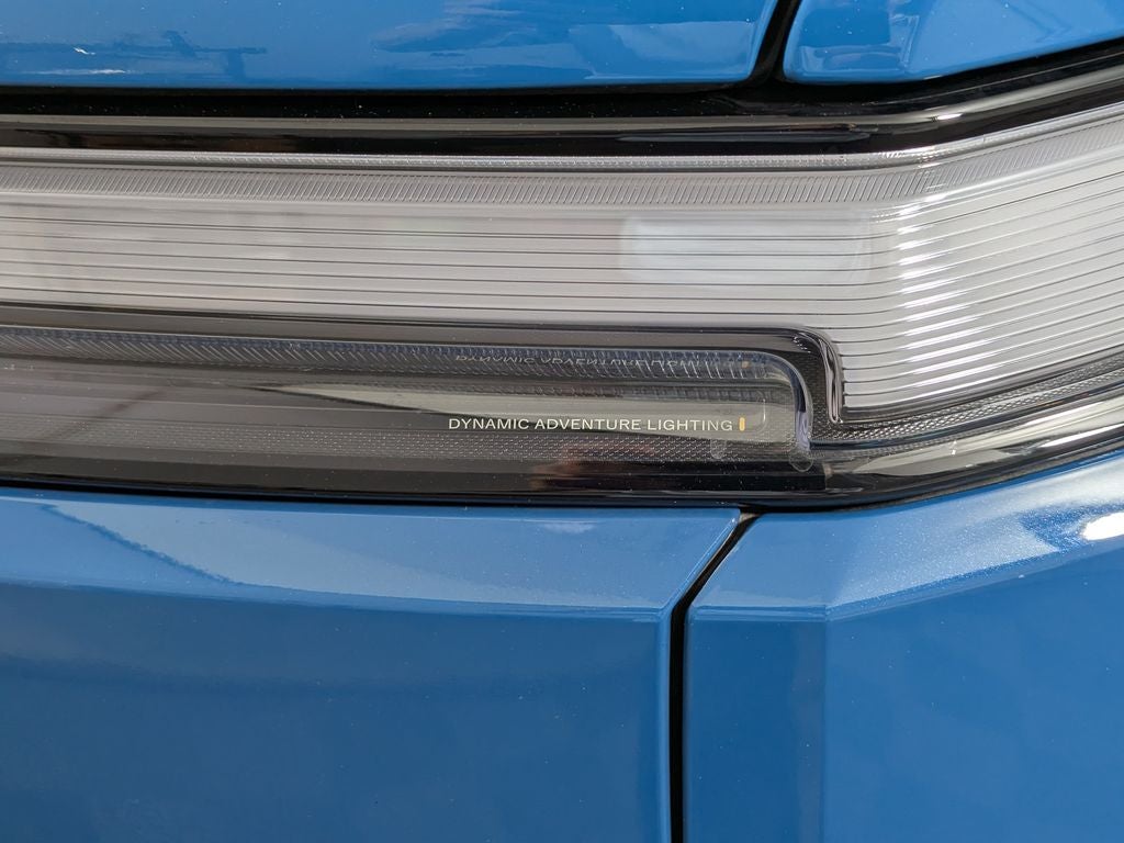 2026 Rivian R1S Base