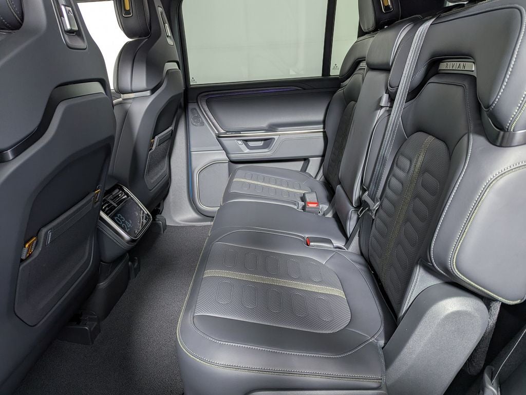 2026 Rivian R1S Base