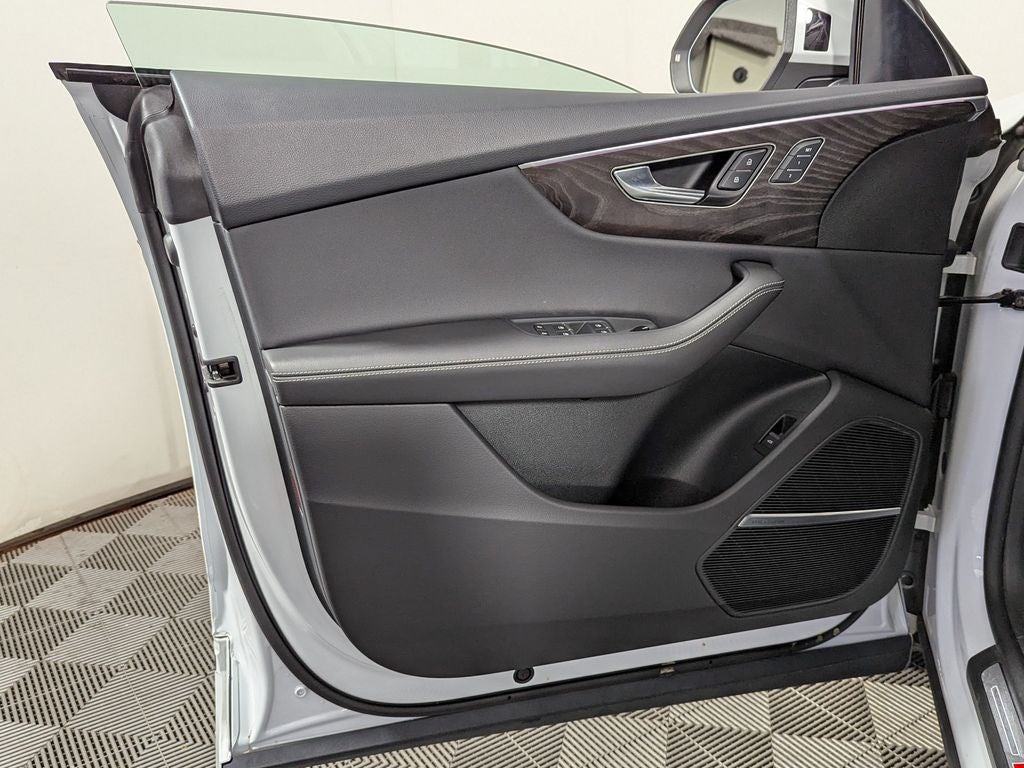 2023 Audi Q8 55 Premium Plus quattro