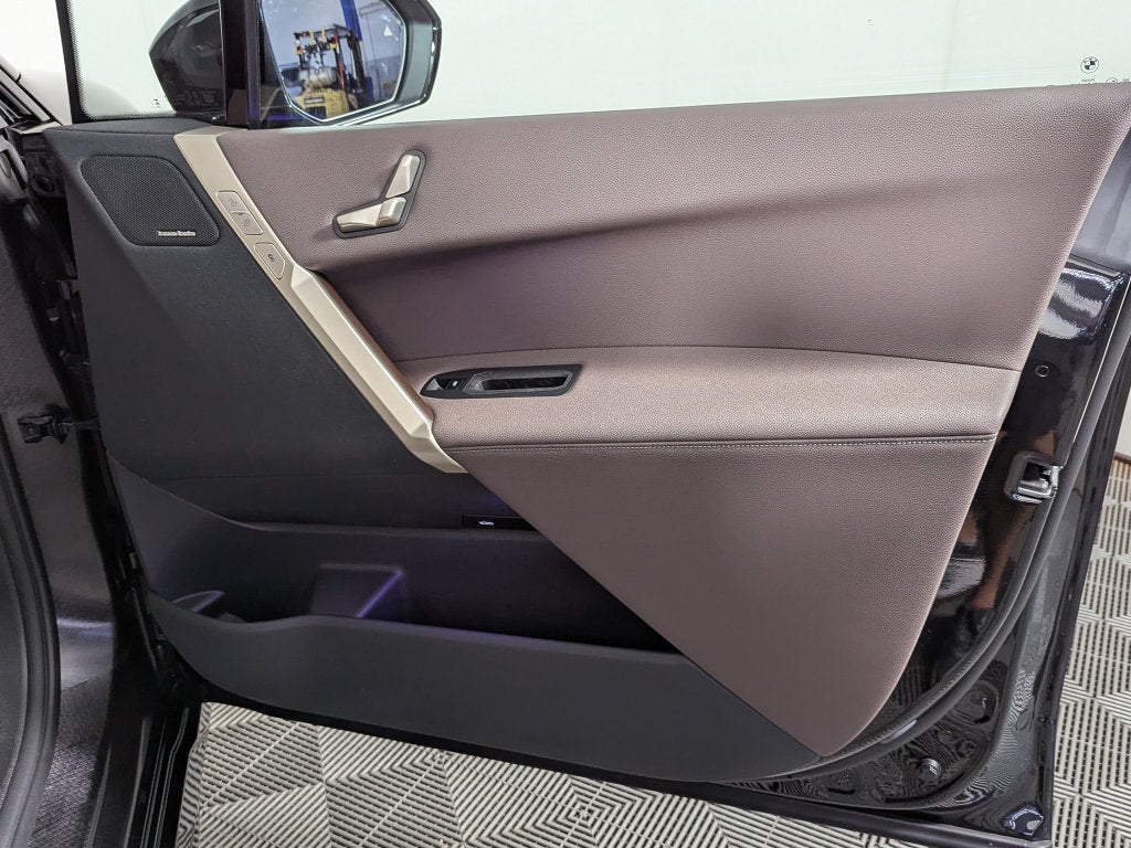 2025 BMW iX xDrive50