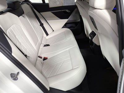 2025 BMW i5 xDrive40 xDrive40