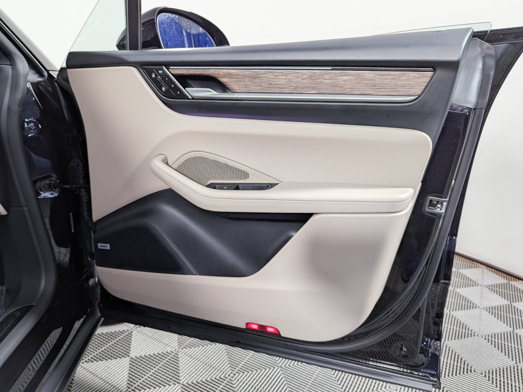 2025 Porsche Macan Electric 4