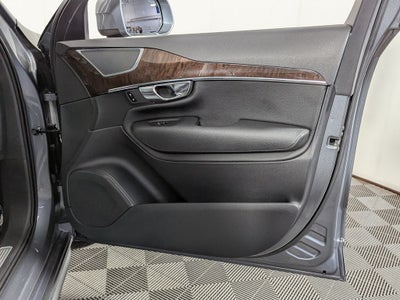 2016 Volvo XC90 T6 Momentum