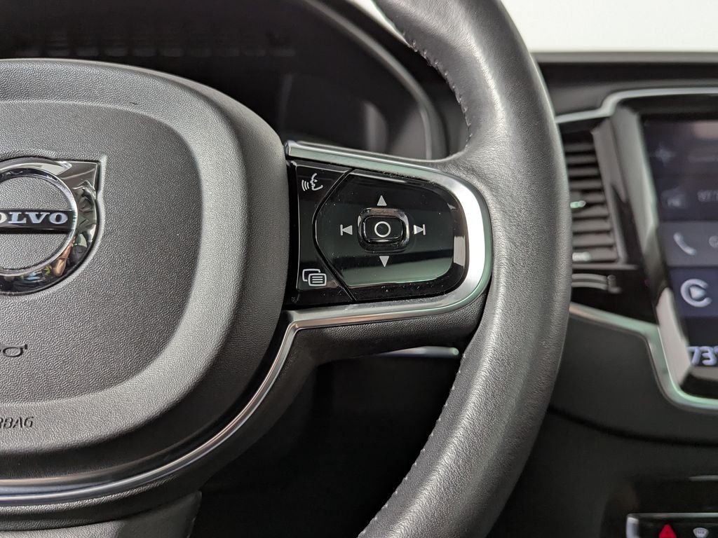 2016 Volvo XC90 T6 Momentum