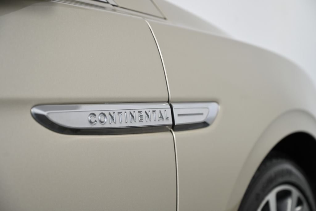 2017 Lincoln Continental Base