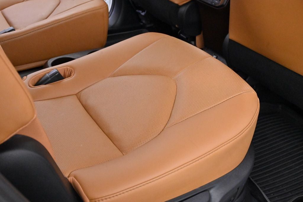 2022 Toyota Highlander Hybrid Platinum