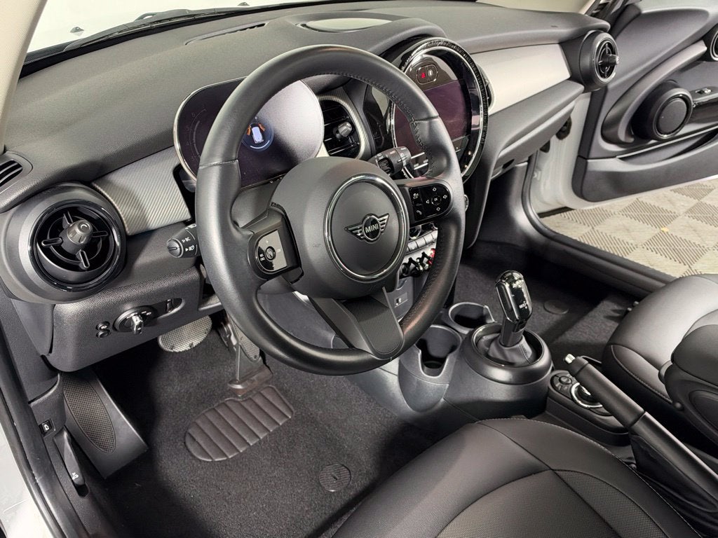 2024 MINI HARDTOP 2 DOOR Base