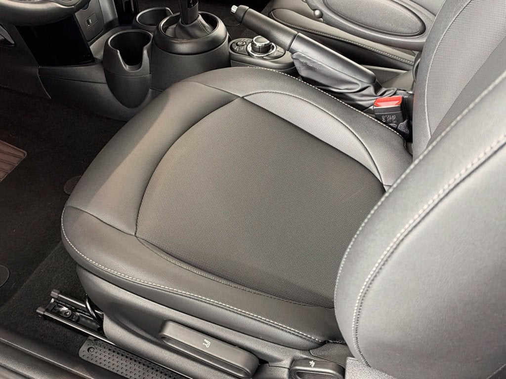 2024 MINI HARDTOP 2 DOOR Base