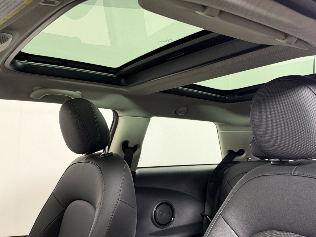 2024 MINI HARDTOP 2 DOOR Base