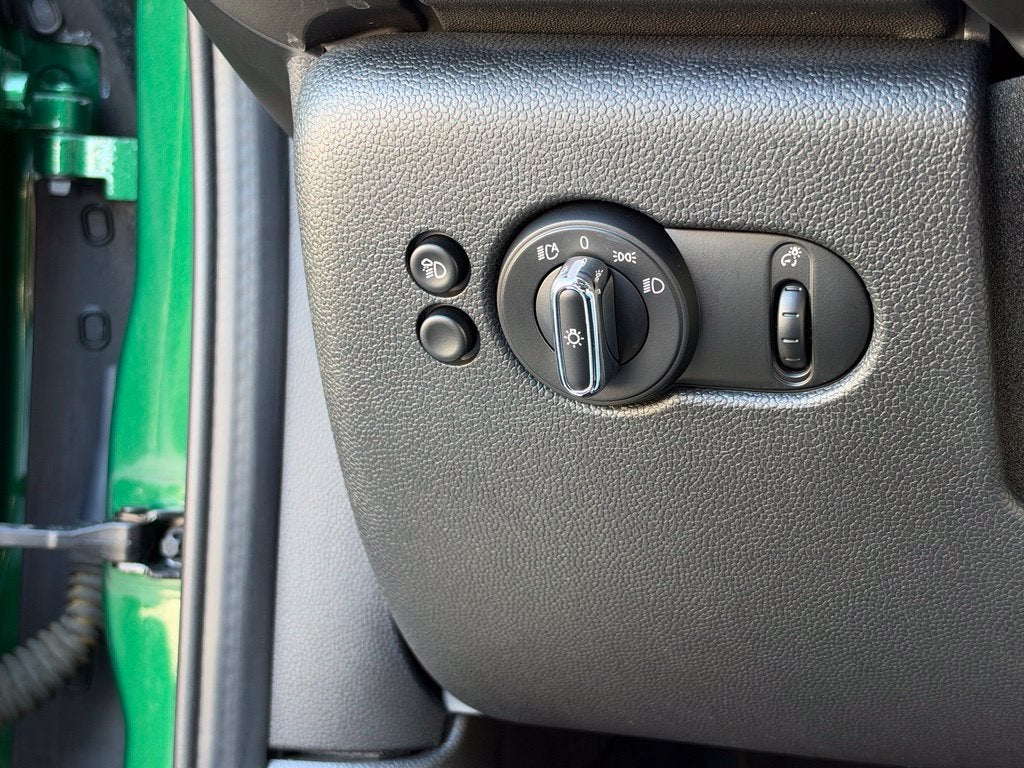 2024 MINI HARDTOP 4 DOOR Base