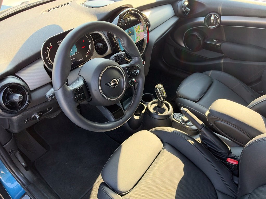 2024 MINI HARDTOP 4 DOOR Base
