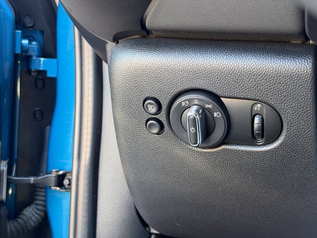 2024 MINI HARDTOP 4 DOOR Base