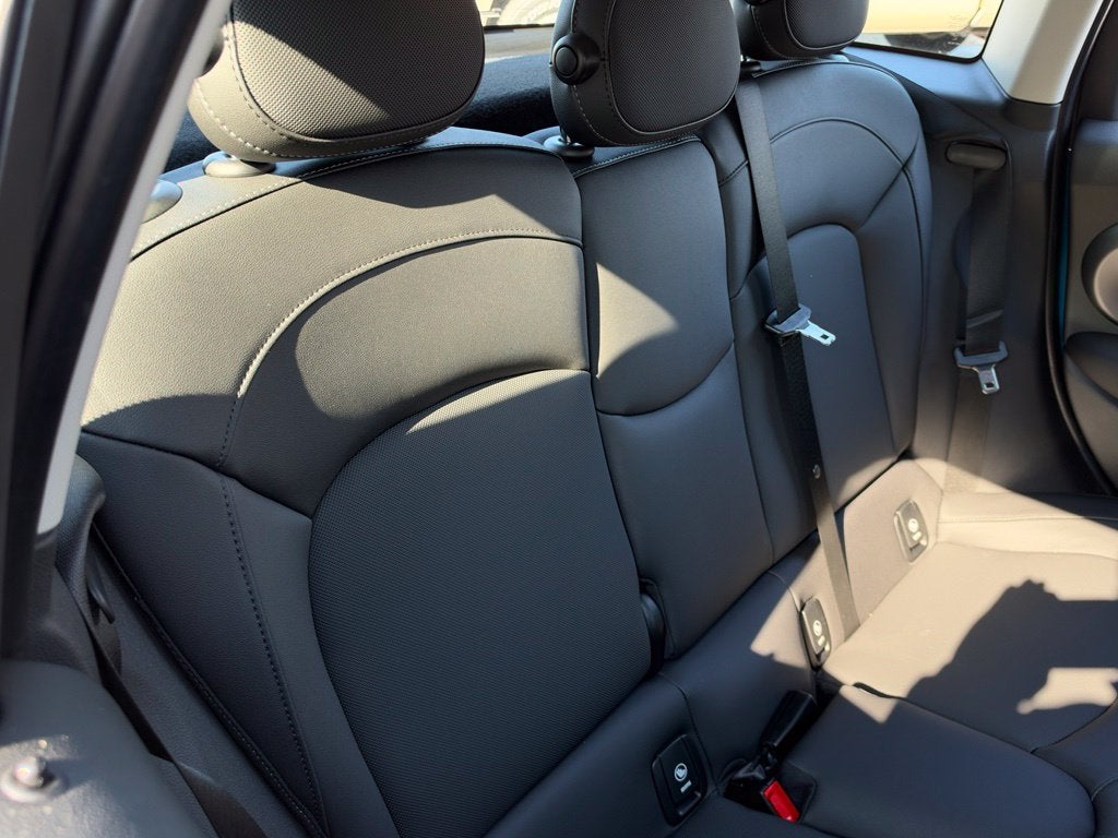 2024 MINI HARDTOP 4 DOOR Base