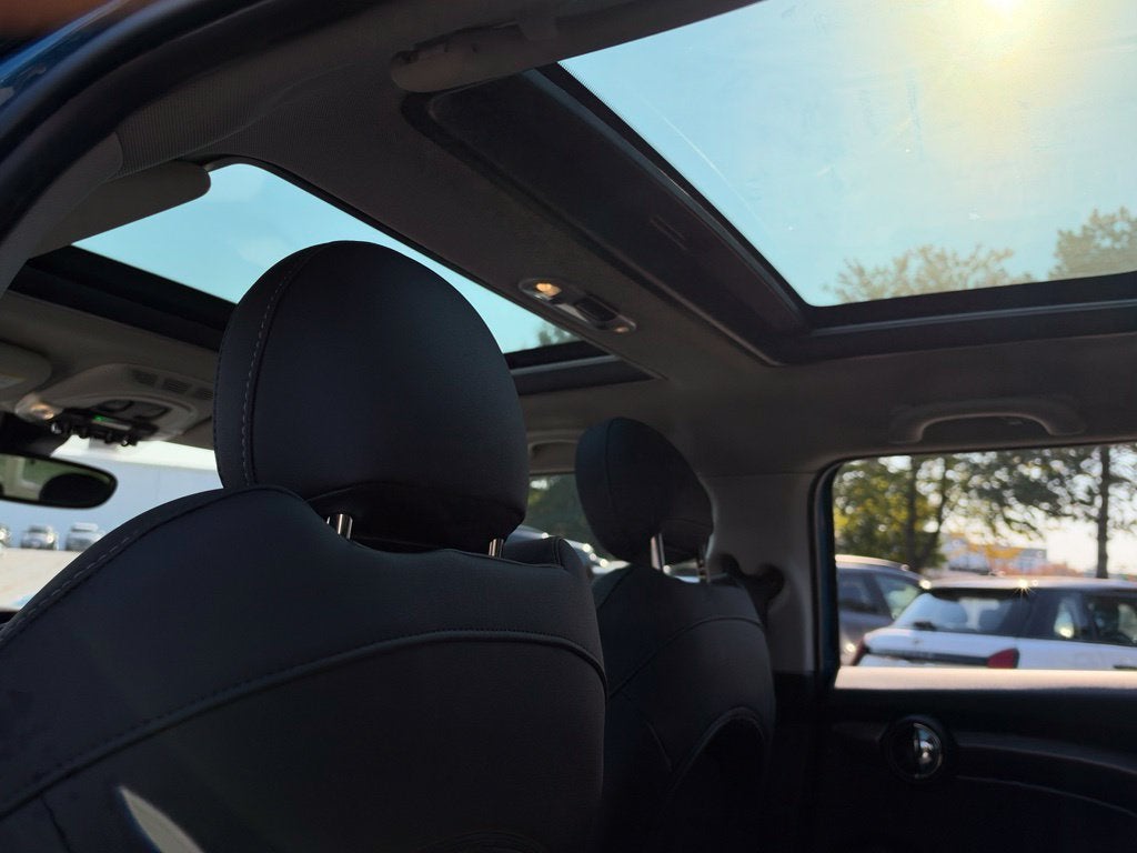 2024 MINI HARDTOP 4 DOOR Base