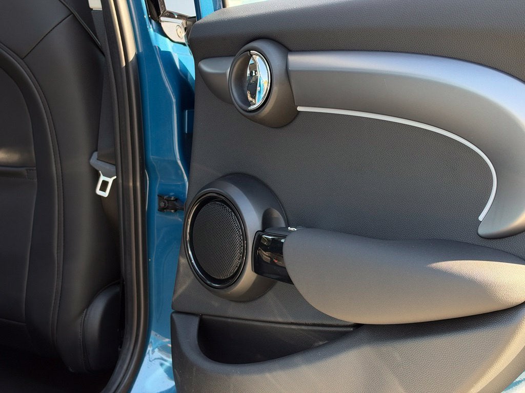 2024 MINI HARDTOP 4 DOOR Base