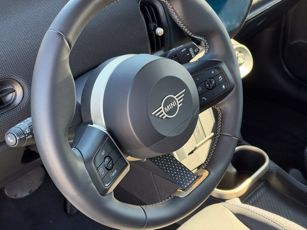 2025 MINI HARDTOP 4 DOOR Base