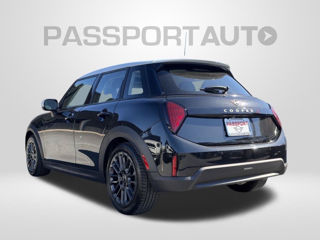 2025 MINI HARDTOP 4 DOOR Base