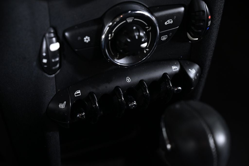 2011 MINI HARDTOP 2 DOOR 2dr Cpe