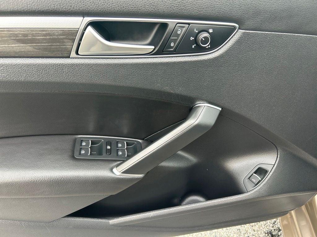 2016 Volkswagen Passat SEL Premium