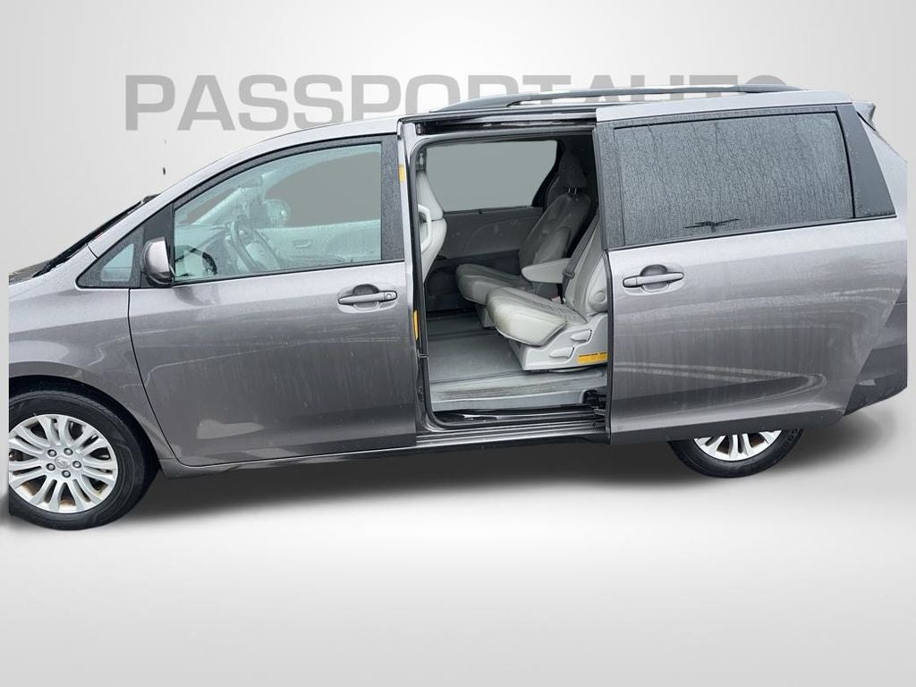 2013 Toyota Sienna XLE Mobility Auto Access