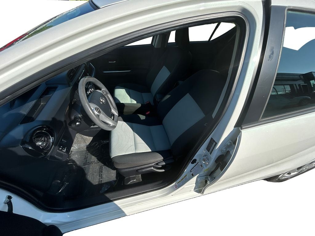 2016 Toyota Prius c Two
