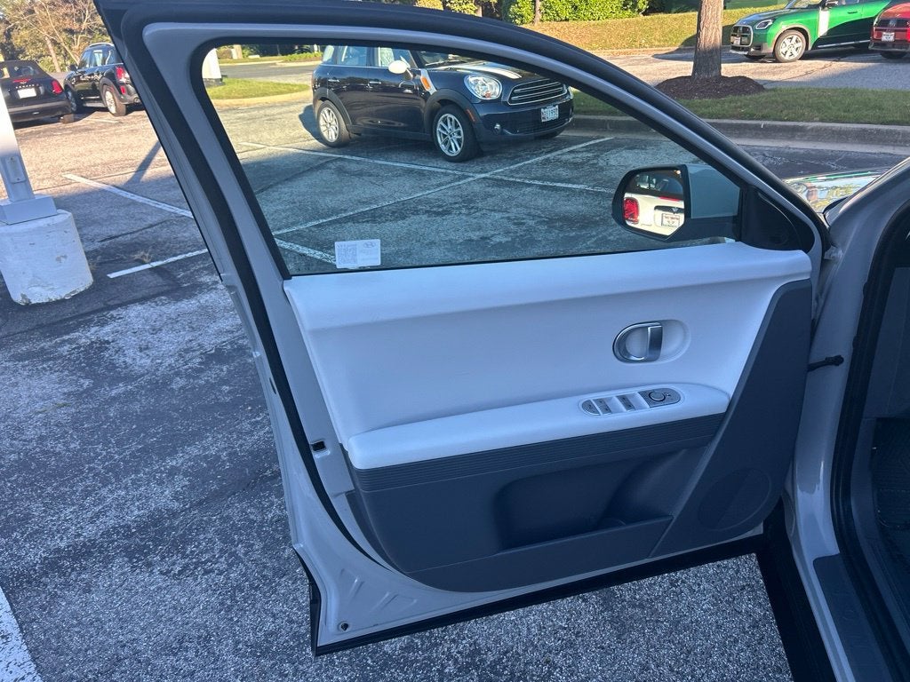 2024 Hyundai IONIQ 5 SE Standard Range