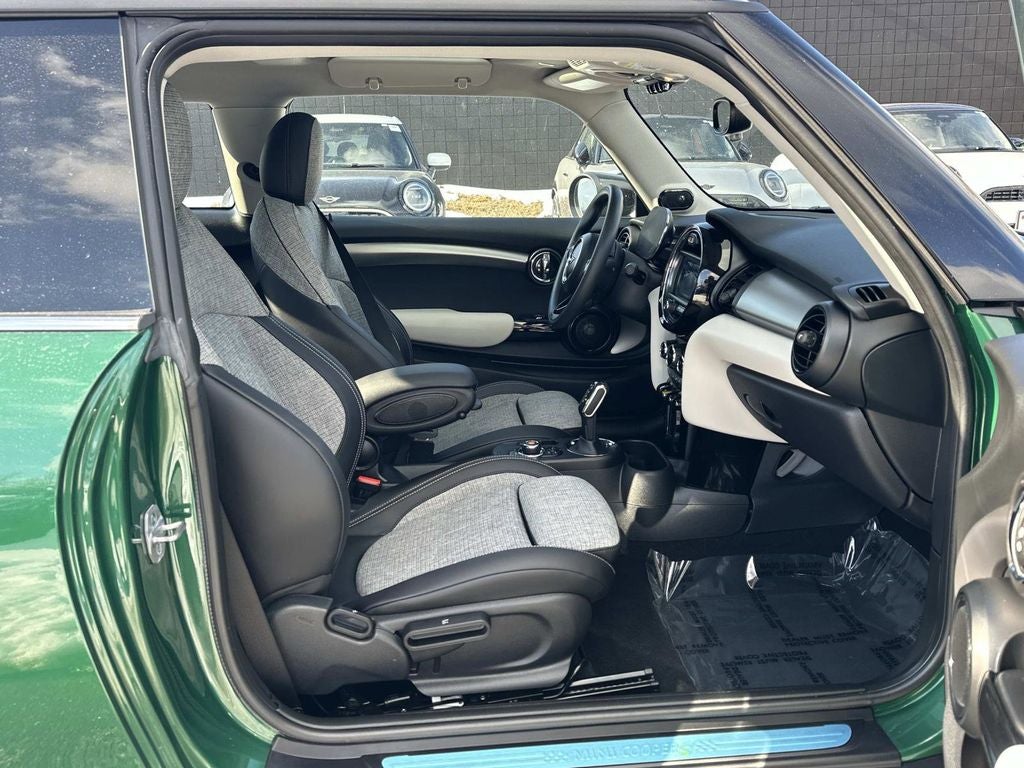 2021 MINI Cooper SE Electric Signature Plus Hardtop 2 Door